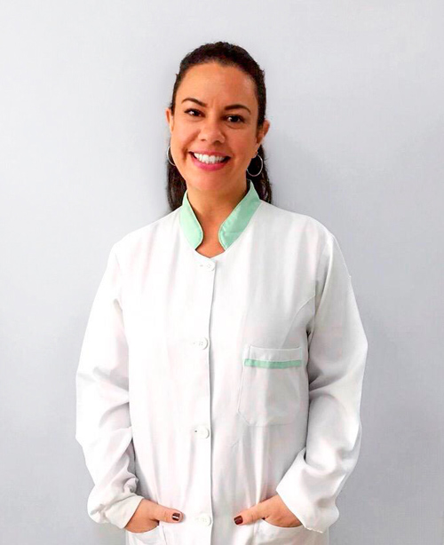 leticia periodontista